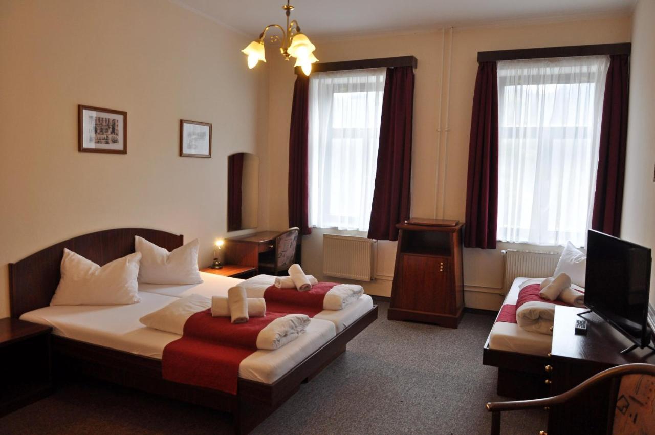 Hotel U Bílého koně Loket Habitación foto