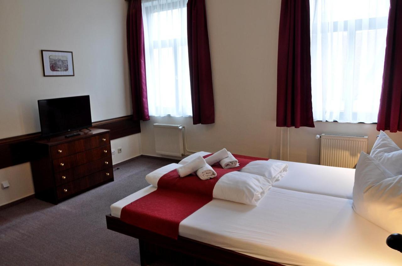 Hotel U Bílého koně Loket Habitación foto