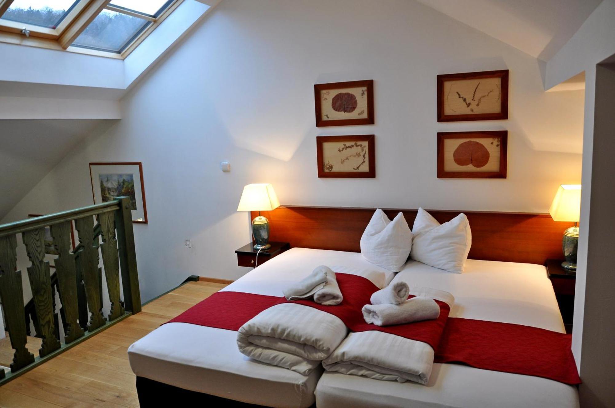 Hotel U Bílého koně Loket Habitación foto