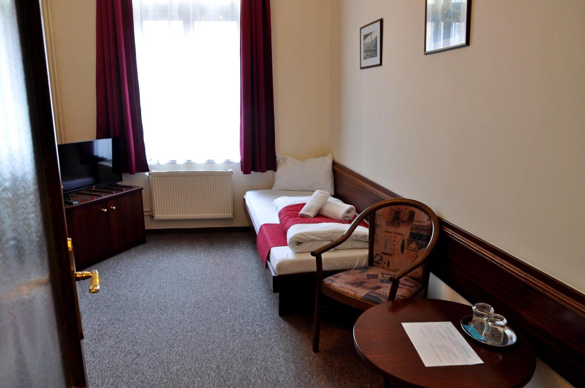Hotel U Bílého koně Loket Habitación foto